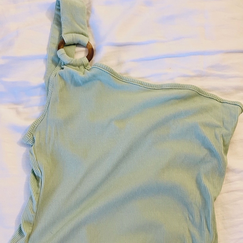 One shoulder top